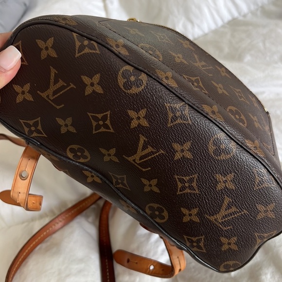 This is a discontinued Authentic 2018 Louis Vuitton Montsouris Backpack. - Picture 5 of 5